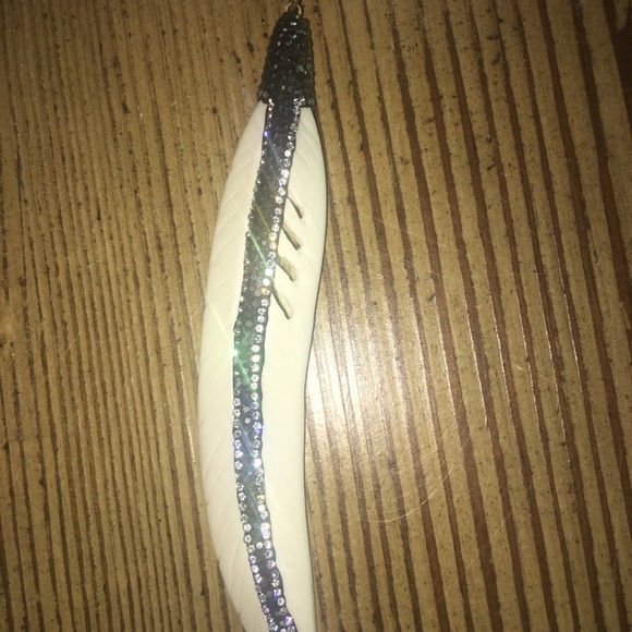 BOHO White Long Necklace, Black crystal feather EUC - Picture 3 of 4